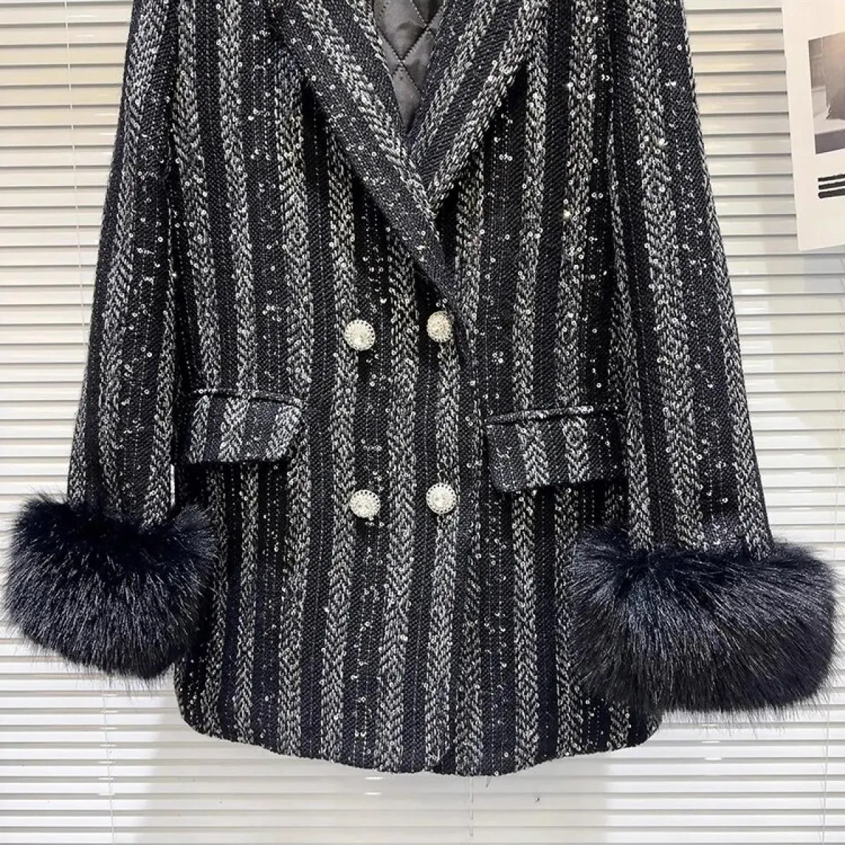 Giacca lunga da donna in tweed con paillettes a righe con polsini in peluche della giacca firmata High Street più recente del 20