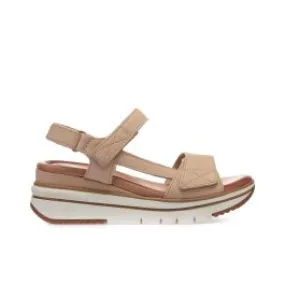 Sandali casual beige in pelle con zeppa e cinturino con velcro