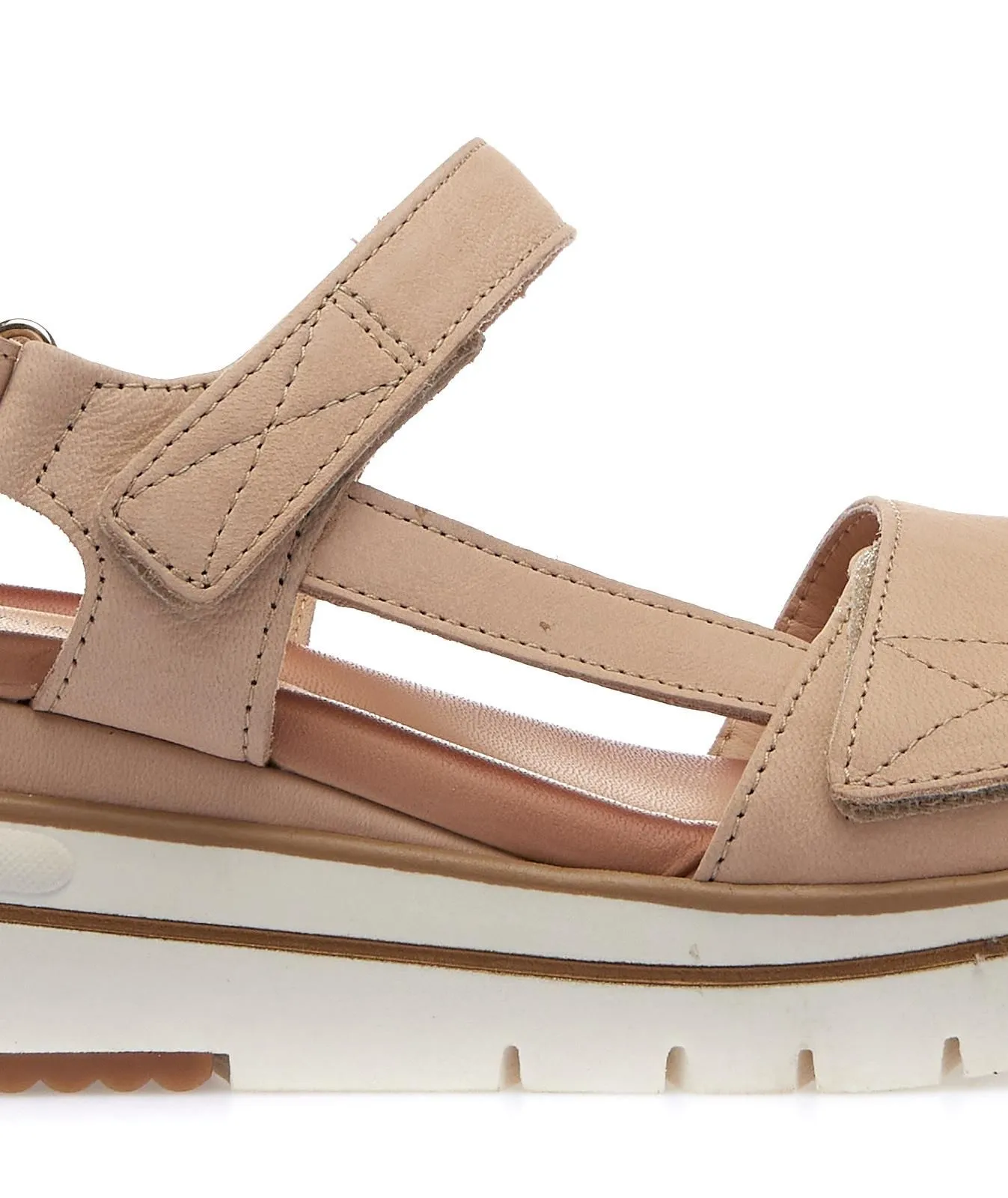 Sandali casual beige in pelle con zeppa e cinturino con velcro