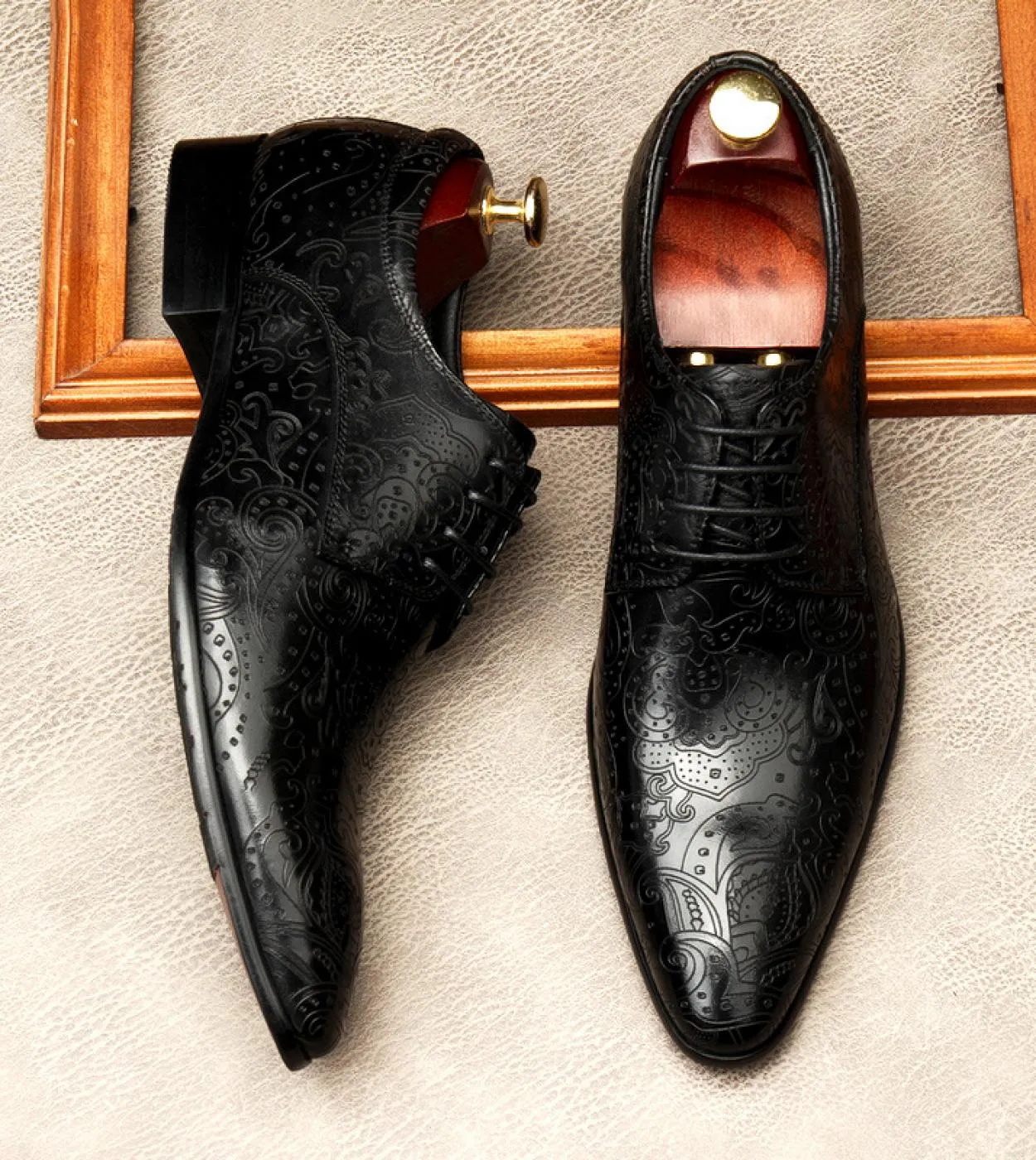 Scarpe eleganti da uomo in morbida pelle di lusso Scarpe da festa di nozze nere di design di tendenza britannico fatte a mano in