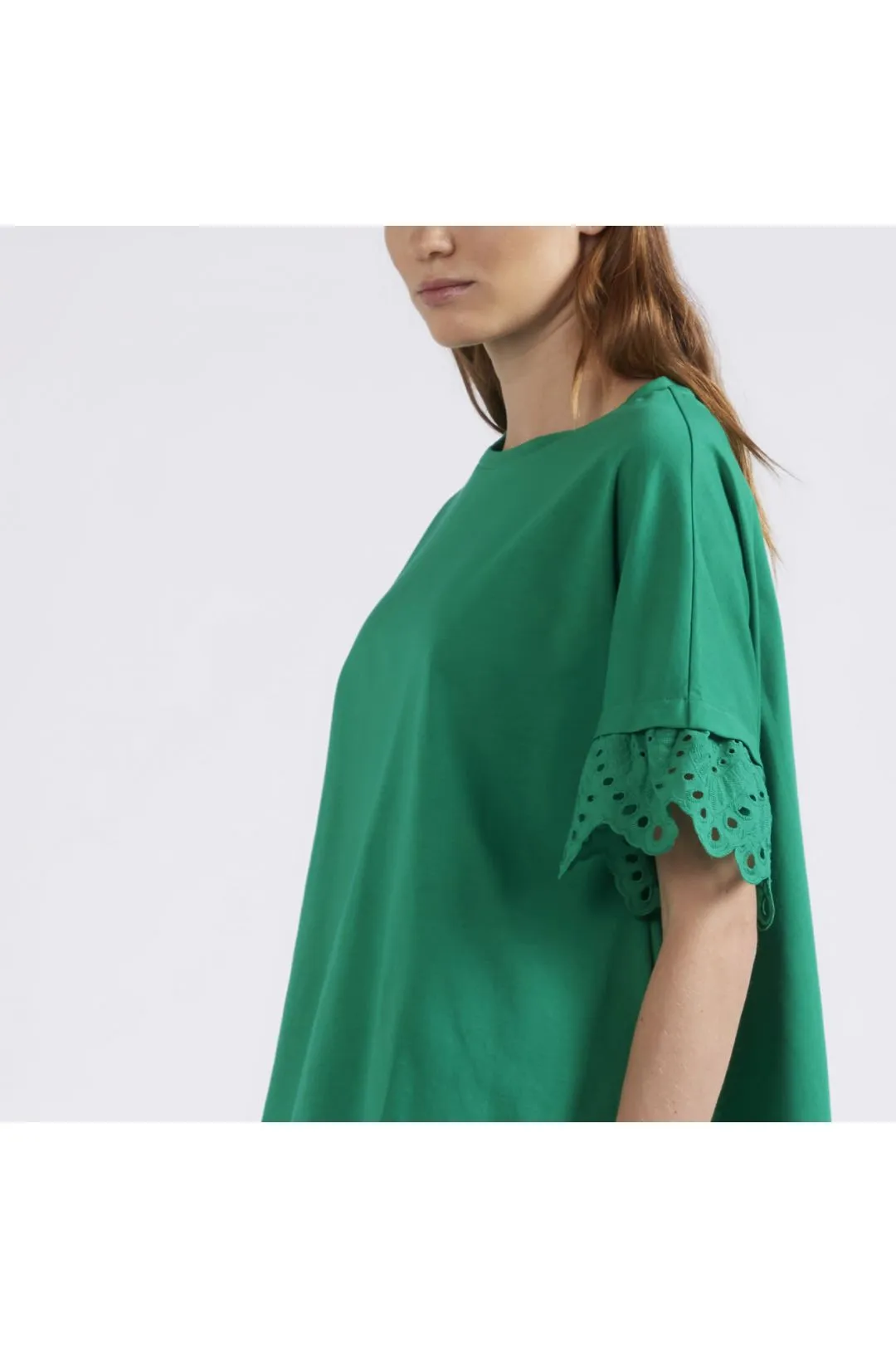 t-shirt a scatolina con sangallo alle maniche verde